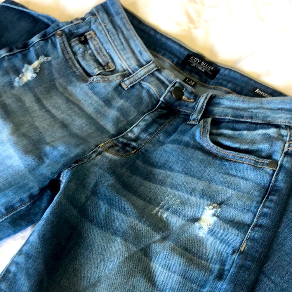 Judy Blue boyfriend fit distressed jeans. Size 1